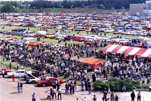 Kuva näyttelyalueesta (vuosi 2000) Kuva näyttelyalueesta (vuosi 2001)